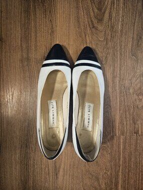 Summit White and Black Striped Size 8 1/2 W Pumps